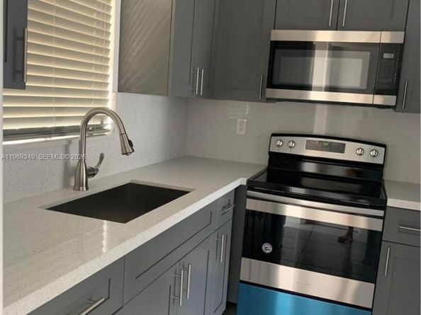 7505 SW 82nd St 306, Miami FL 33143