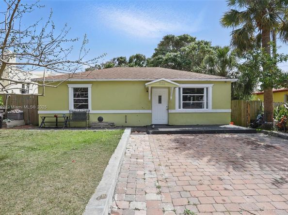 936 38th St, West Palm Beach FL 33407