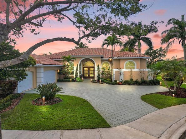 2715 Edgewater Ct, Weston FL 33332