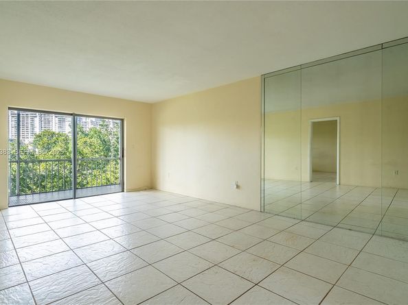 2929 Point East A303, Aventura FL 33160