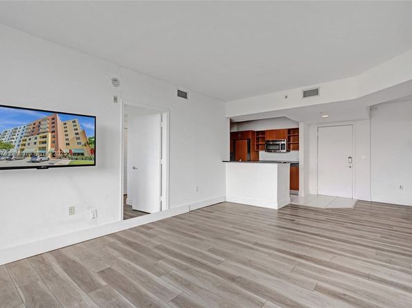 2775 NE 187th St 202, Aventura FL 33180