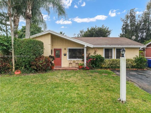 7808 SW 8th Ct, North Lauderdale FL 33068