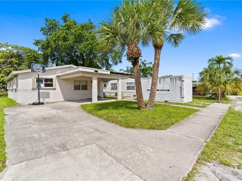 723 NW 15th Ter