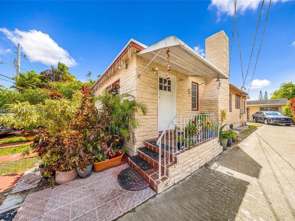 2600 SW 2nd St, Miami FL 33135