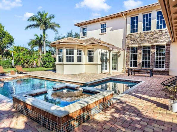 12008 NW 69th Ct, Parkland FL 33076