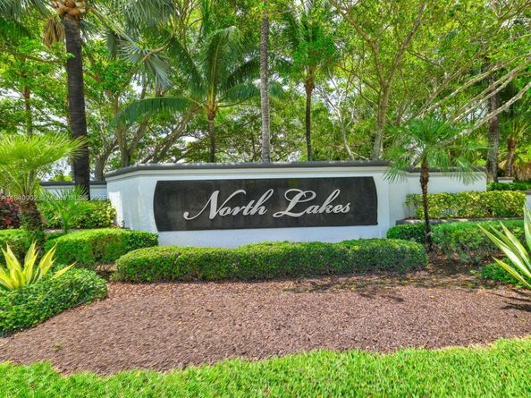 933 Falling Water Rd, Weston FL 33326