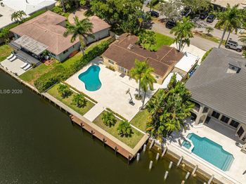 330 Coconut Isle Dr