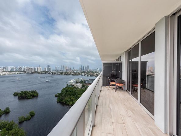 16385 Biscayne Blvd 2904, North Miami Beach FL 33160