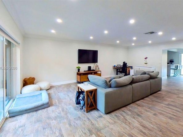 13731 SW 84th St C11, Miami FL 33183