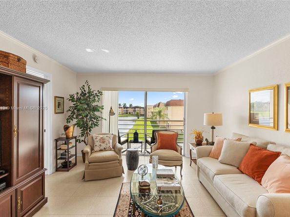 8950 Sunrise Lakes Blvd 309, Sunrise FL 33322