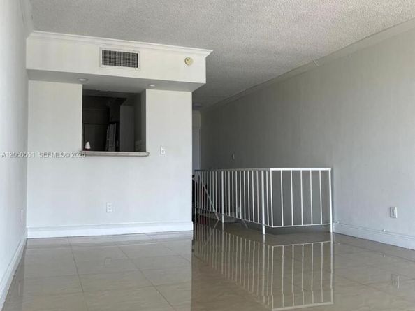 9210 Fontainebleau Blvd 506, Miami FL 33172