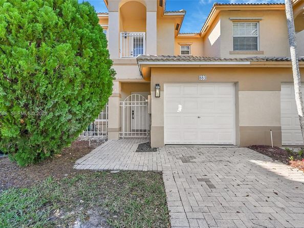 884 NW 170th Ter, Pembroke Pines FL 33028