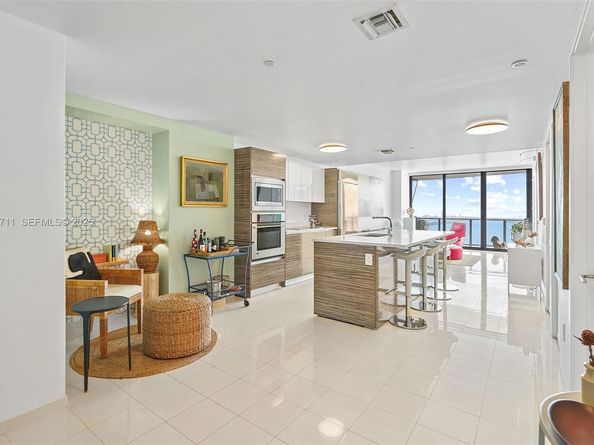 460 NE 28th St 3904, Miami FL 33137