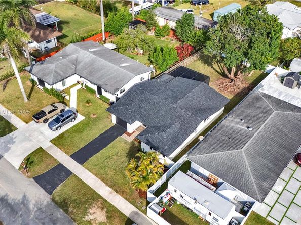 131 NE 18th St, Homestead FL 33030