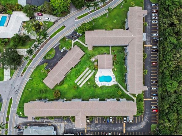 700 Layne Blvd 306, Hallandale Beach FL 33009