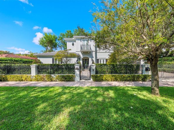 6900 Altamira St, Coral Gables FL 33146