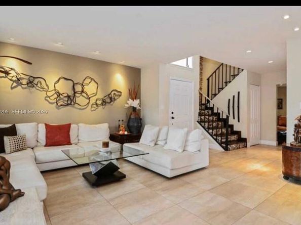 2991 Lakewood Ln 329, Hollywood FL 33021