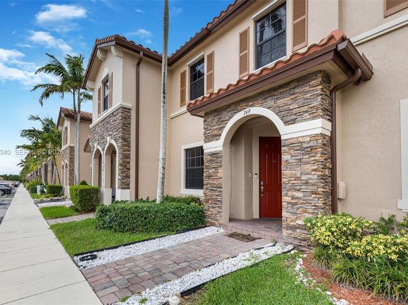 749 SE 32nd Ter 749, Homestead FL 33033