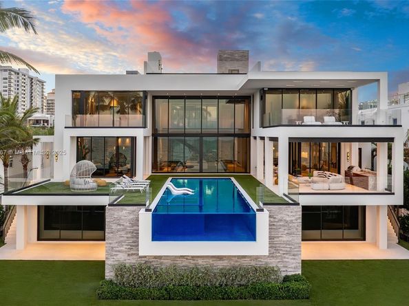 3052 N Atlantic Blvd, Fort Lauderdale FL 33308