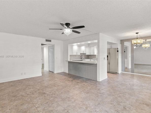 850 SW 133rd Ter 118B, Pembroke Pines FL 33027