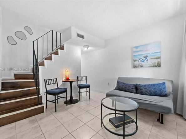 515 SW 3rd St 6, Miami FL 33130