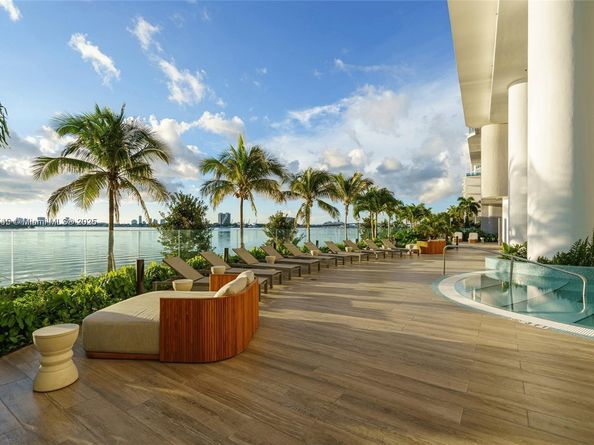 700 NE 24TH St 706, Miami FL 33137