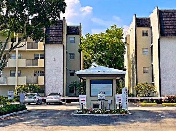 6100 NW 44th St 405, Lauderhill FL 33319