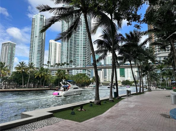 185 SW 7th St 3704, Miami FL 33130