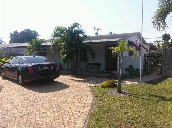 2512 Island Dr, Miramar FL 33023