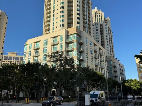 9055 SW 73rd Ct 907, Miami FL 33156