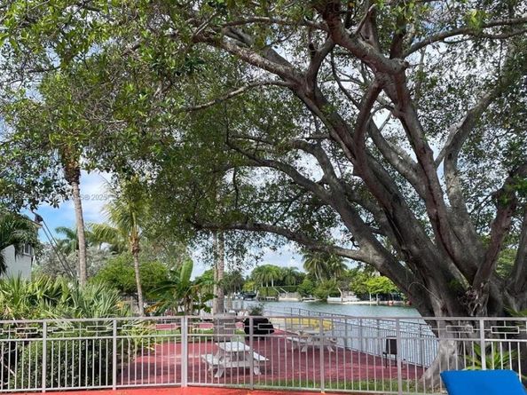 1265 Marseille Dr 31, Miami Beach FL 33141