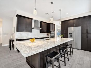 484 Cambridge Dr