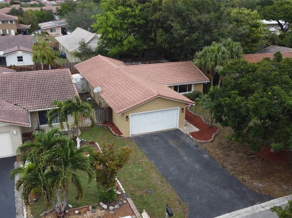 8915 NW 26th Ct, Coral Springs FL 33065