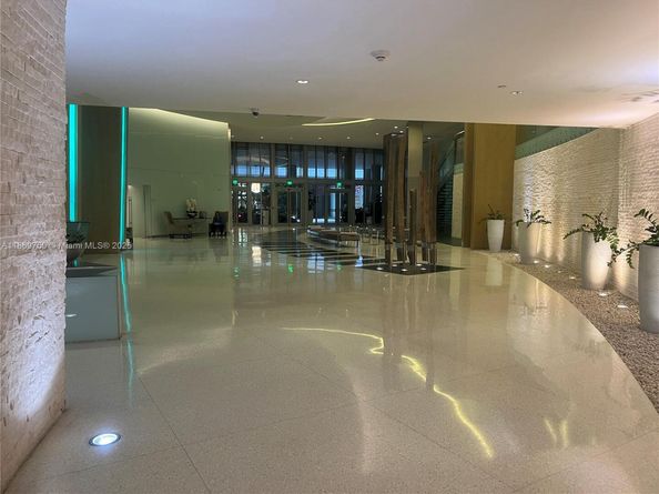 92 SW 3rd St 3803, Miami FL 33130