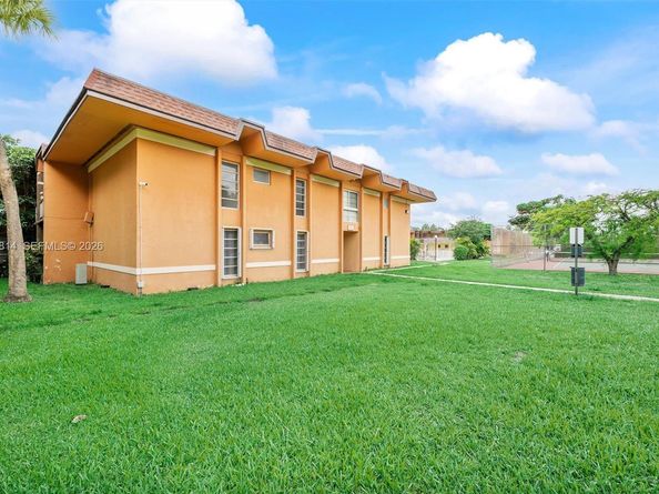 9445 SW 76th St U4, Miami FL 33173