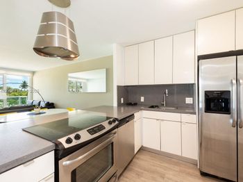 100 Bayview Dr