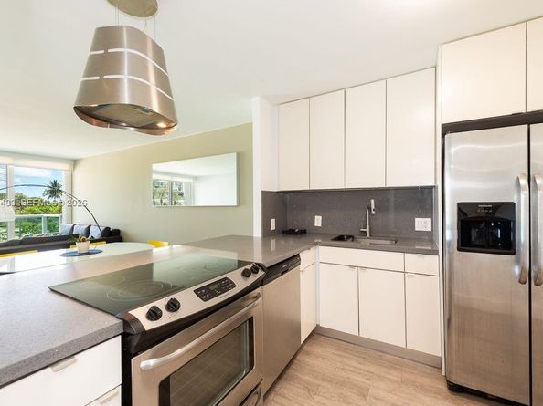 100 Bayview Dr 210, Sunny Isles Beach FL 33160