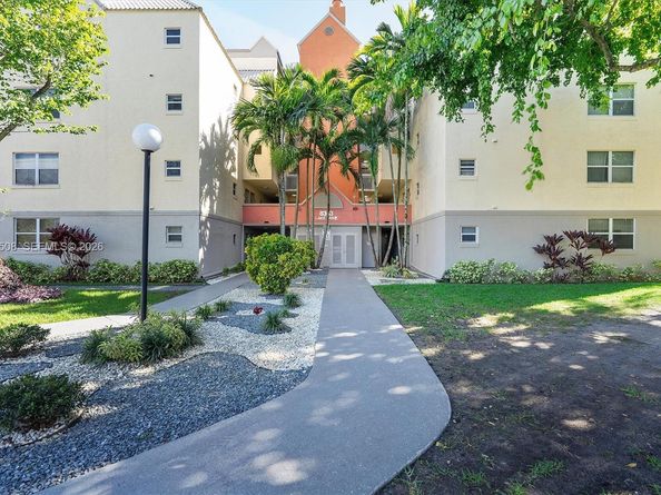 8363 Lake Dr 503, Doral FL 33166