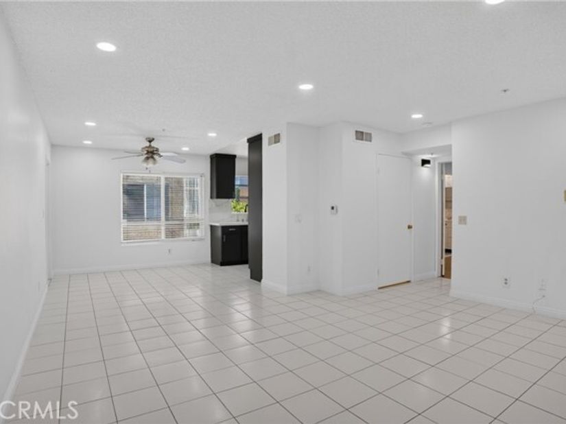 8828 Burnet Ave 9, North Hills (los Angeles) CA 91343