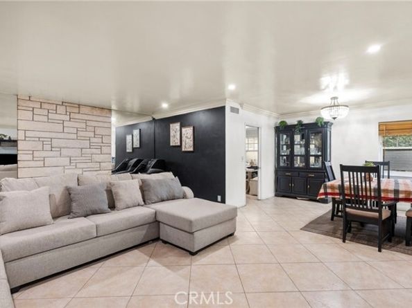 9253 Hayvenhurst Avenue, North Hills (los Angeles) CA 91343
