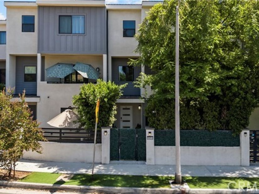 8404 Woodley Place, North Hills (los Angeles) CA 91343