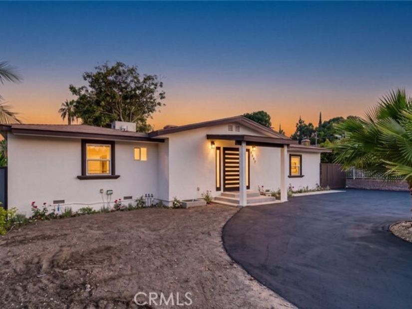 8547 Louise Avenue, Northridge (los Angeles) CA 91325