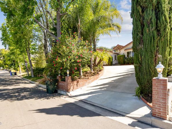 4906 Vicwood Avenue, La Crescenta CA 91214