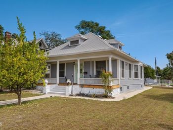396 N Summit Avenue