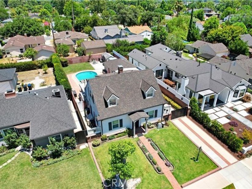 124 S Beachwood, Burbank CA 91506