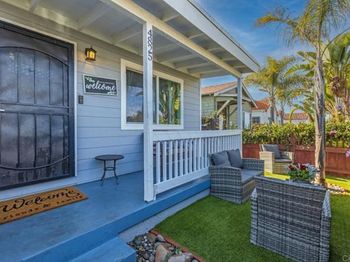 4825 W Point Loma Bvd