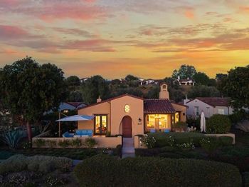 8243 Santaluz Village Green