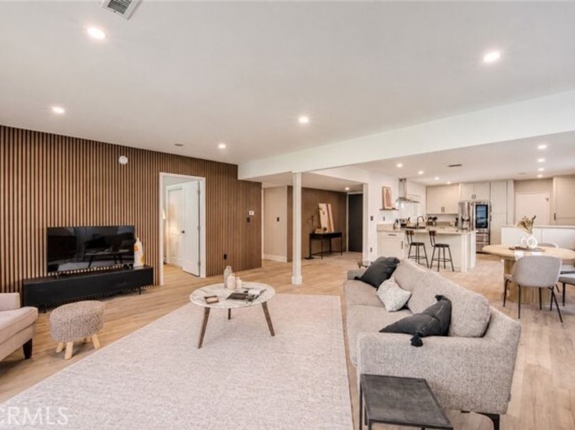 16643 Tuba Street, Granada Hills (los Angeles) CA 91343