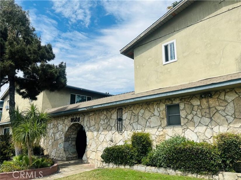 8500 Sunland, Los Angeles CA 91352