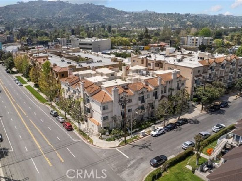 10604 Valley Spring Lane 105, Toluca Lake (los Angeles) CA 91602